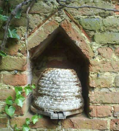 Skep in wall